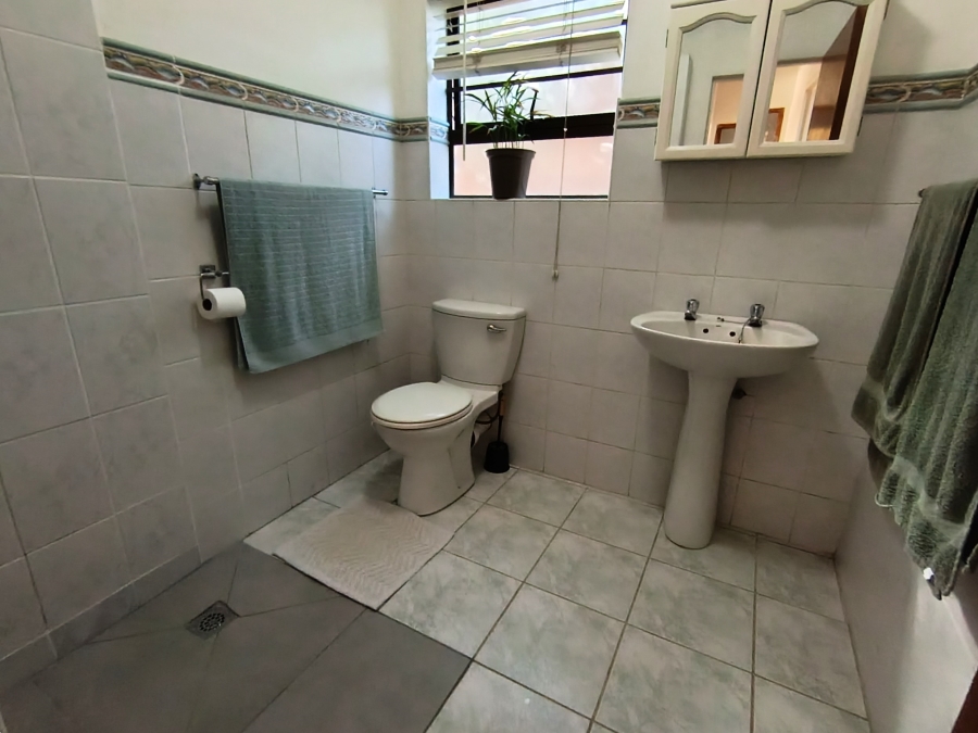 3 Bedroom Property for Sale in Wavecrest Eastern Cape